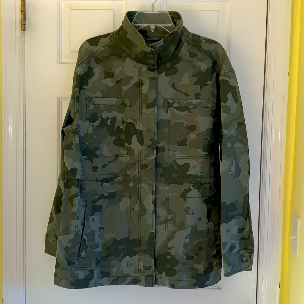 Women’s camouflage drawstring jacket